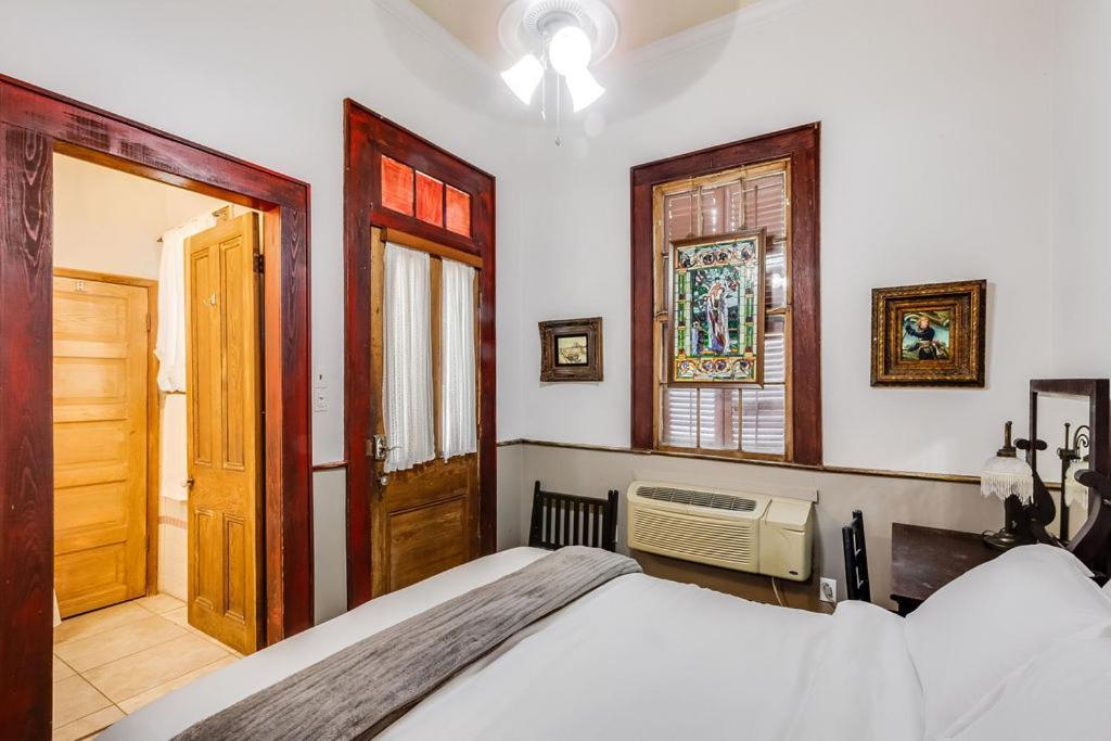 Royal Barracks Guest House นิวออร์ลีนส์ ภายนอก รูปภาพ
